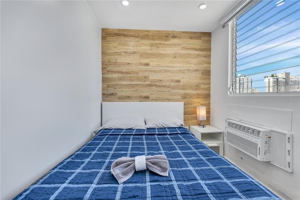 На продажу: $269,000 (2 спален, 1 ванн, 350 Квадратных фут)