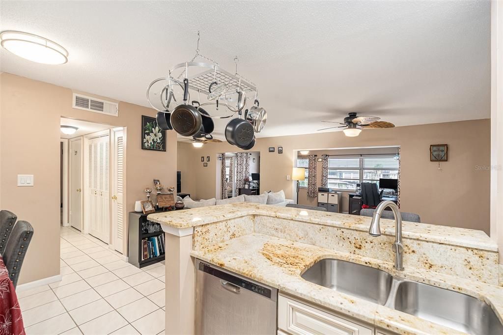 待售: $150,000 (2 贝兹, 2 浴室, 1088 平方英尺)