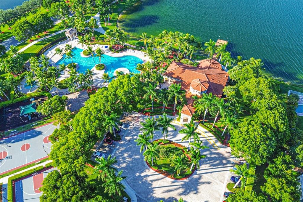 Activo con contrato: $899,000 (5 camas, 2 baños, 3469 Pies cuadrados)