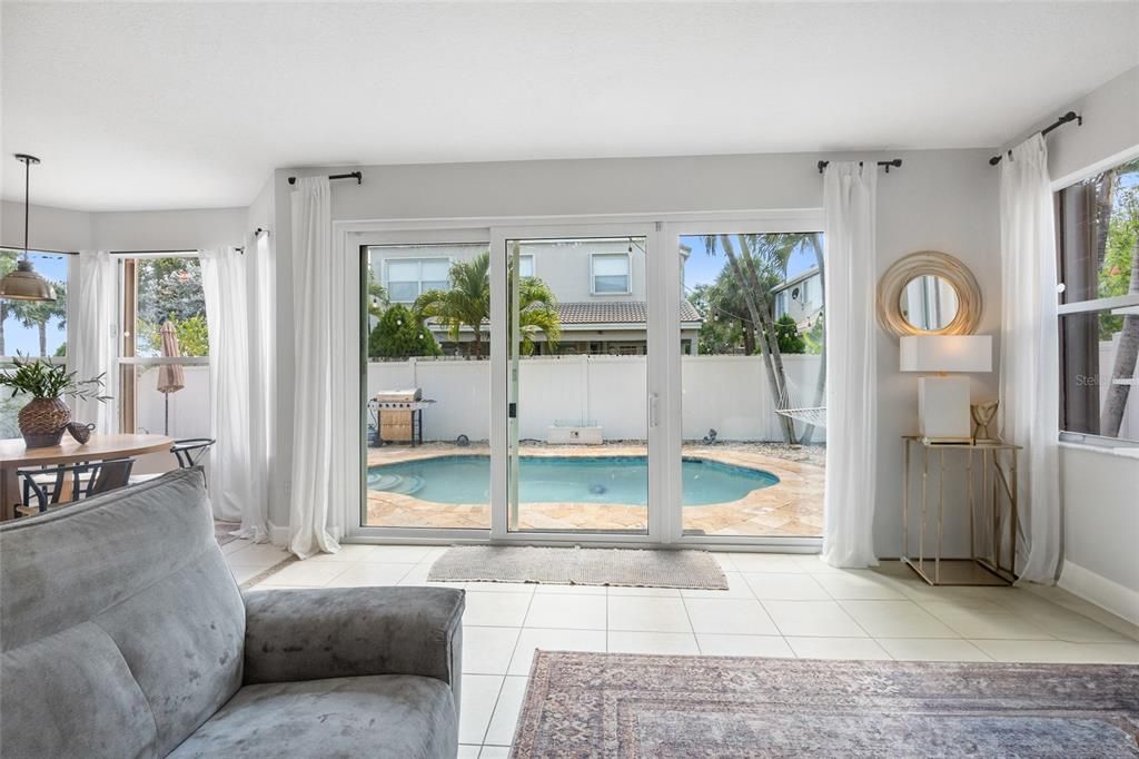 Activo con contrato: $899,000 (5 camas, 2 baños, 3469 Pies cuadrados)