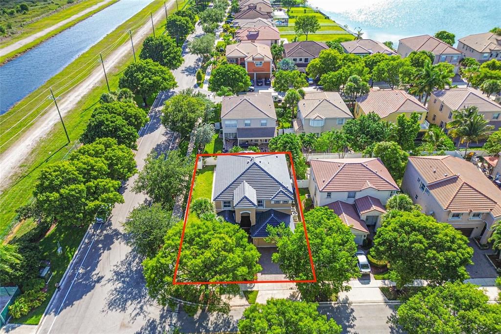 Activo con contrato: $899,000 (5 camas, 2 baños, 3469 Pies cuadrados)