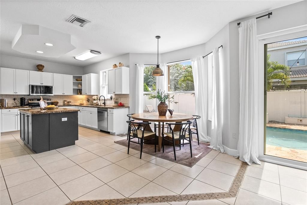 Activo con contrato: $899,000 (5 camas, 2 baños, 3469 Pies cuadrados)