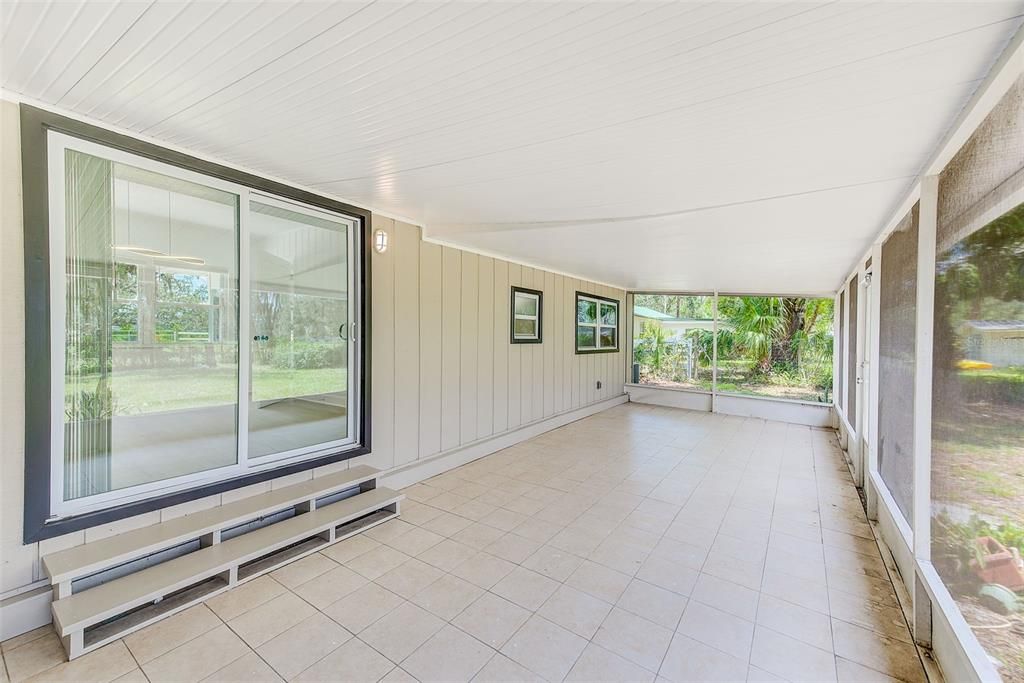 For Sale: $379,900 (2 beds, 2 baths, 1348 Square Feet)