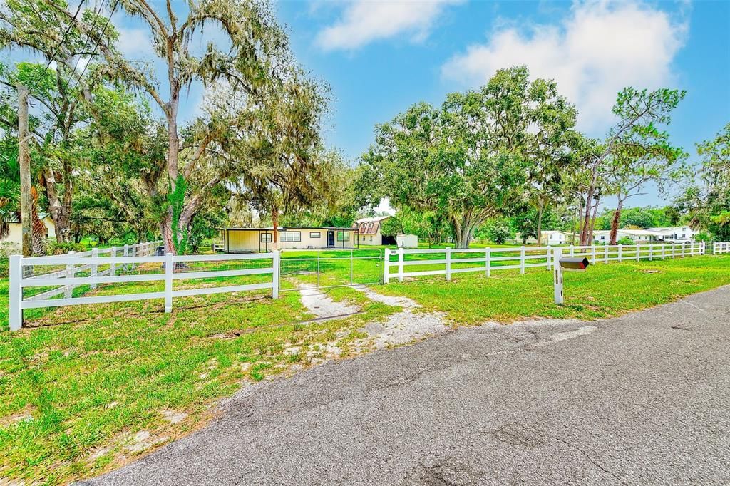 For Sale: $379,900 (2 beds, 2 baths, 1348 Square Feet)