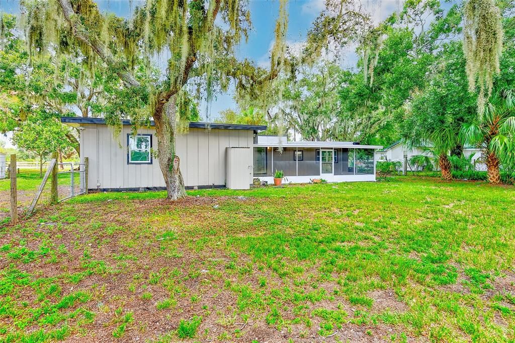 For Sale: $379,900 (2 beds, 2 baths, 1348 Square Feet)
