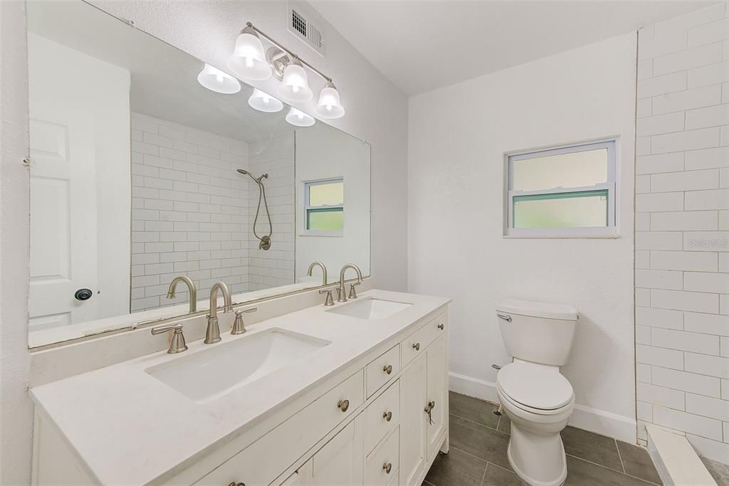 For Sale: $379,900 (2 beds, 2 baths, 1348 Square Feet)