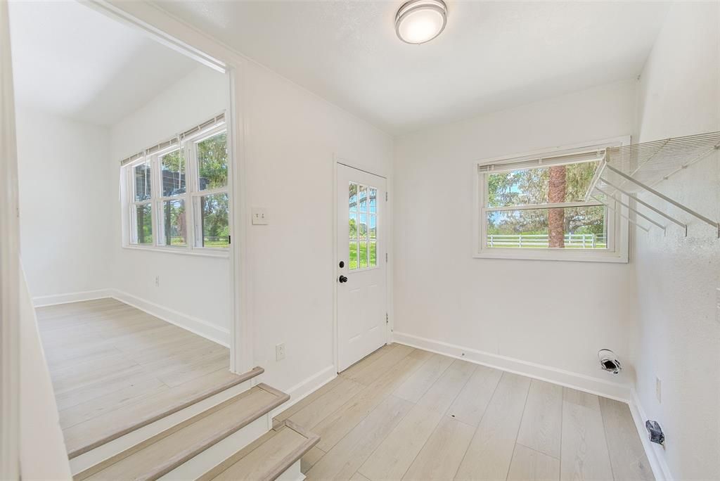 For Sale: $379,900 (2 beds, 2 baths, 1348 Square Feet)