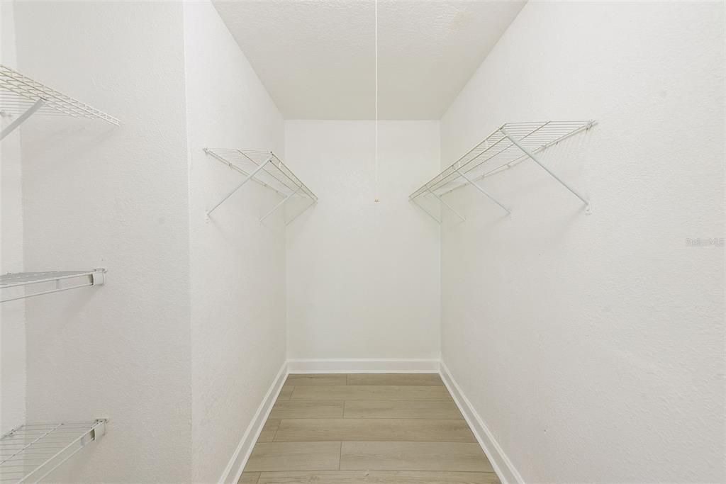 For Sale: $379,900 (2 beds, 2 baths, 1348 Square Feet)