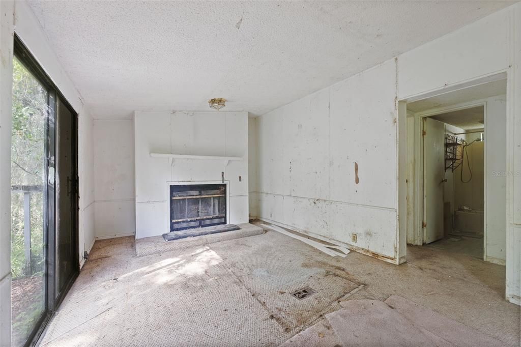 Под контрактом: $150,000 (3 спален, 2 ванн, 1196 Квадратных фут)