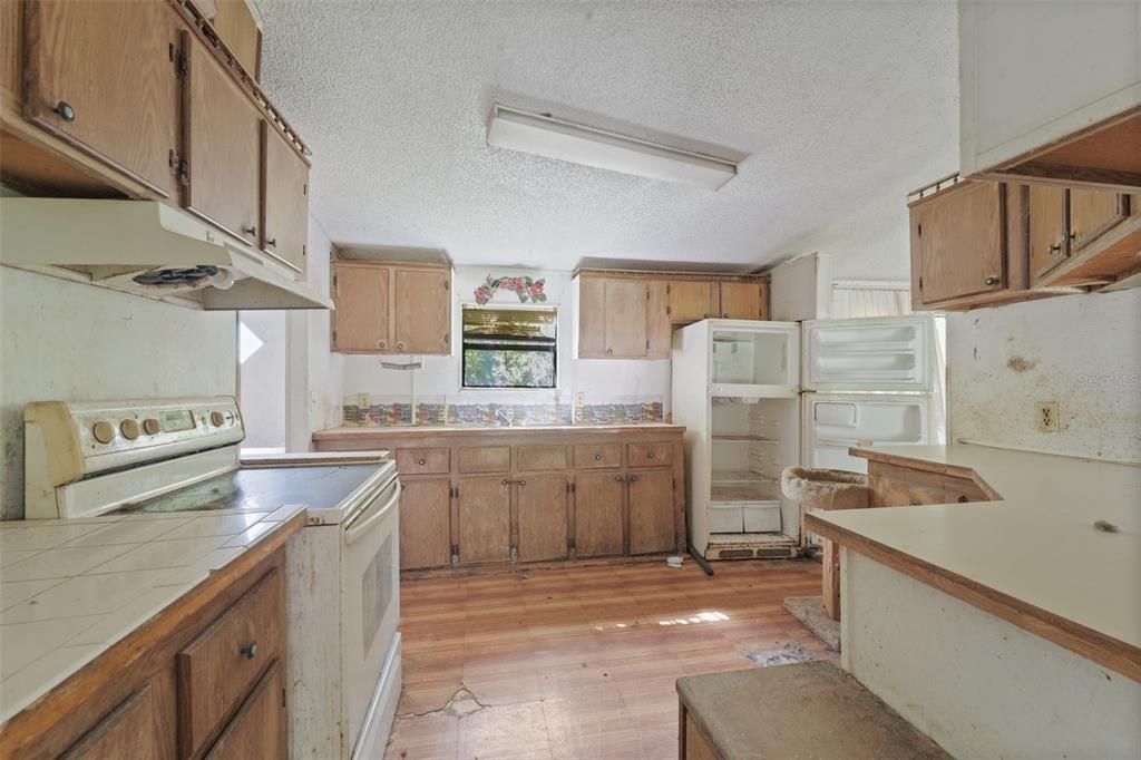 Под контрактом: $150,000 (3 спален, 2 ванн, 1196 Квадратных фут)