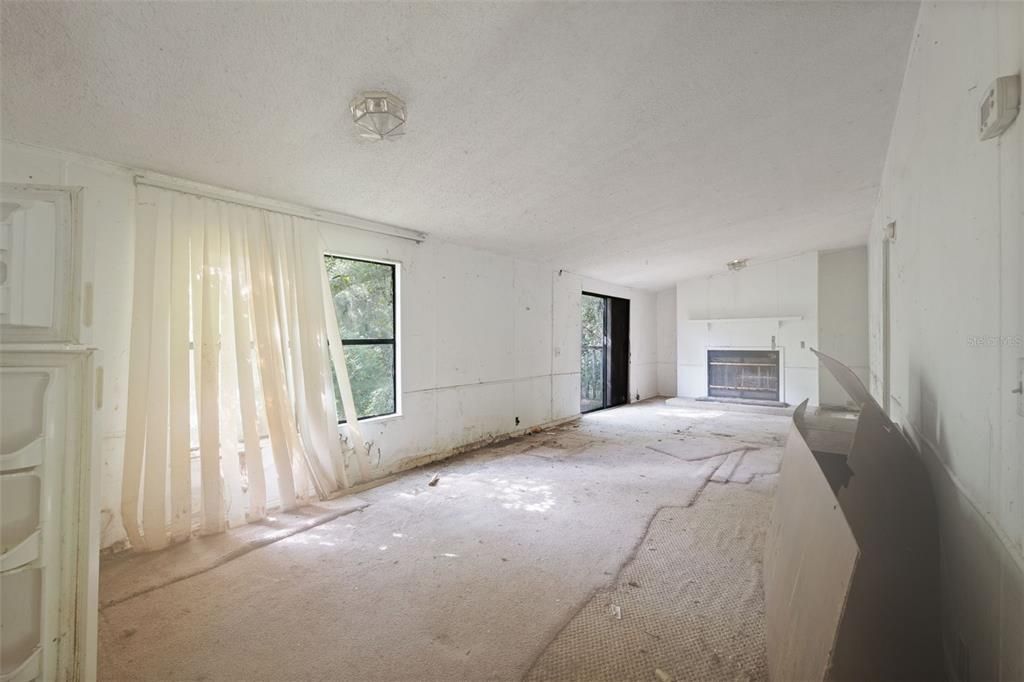 Под контрактом: $150,000 (3 спален, 2 ванн, 1196 Квадратных фут)