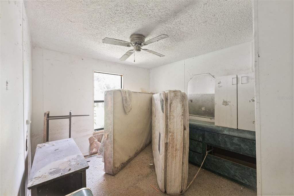 Под контрактом: $150,000 (3 спален, 2 ванн, 1196 Квадратных фут)