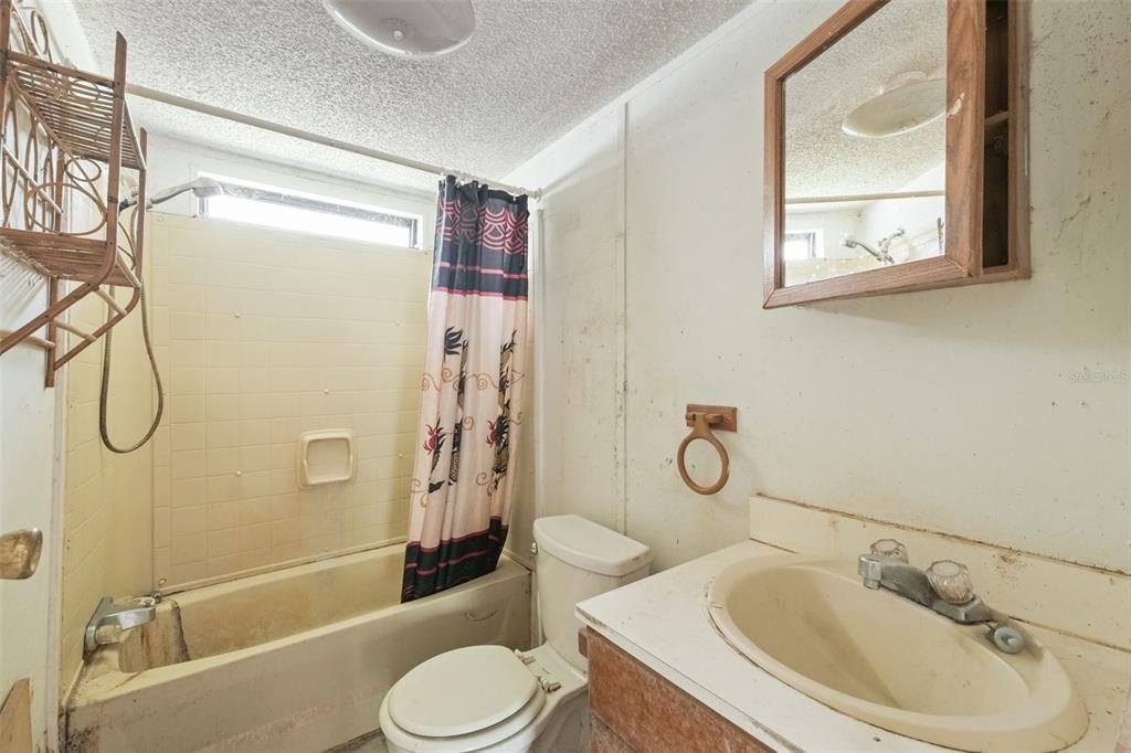 Под контрактом: $150,000 (3 спален, 2 ванн, 1196 Квадратных фут)