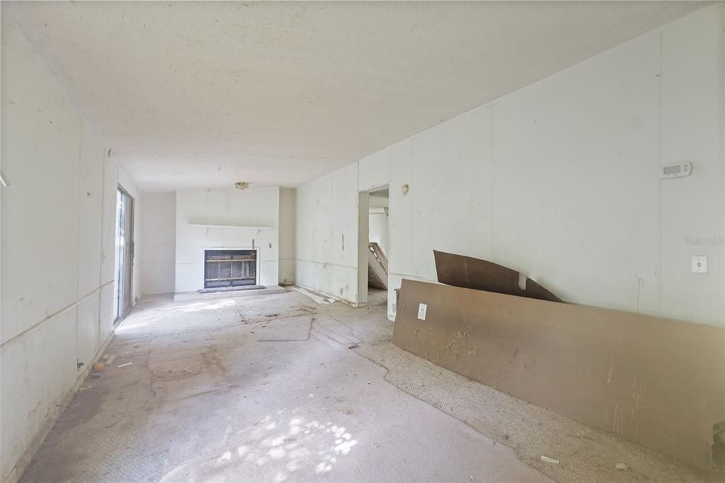 Под контрактом: $150,000 (3 спален, 2 ванн, 1196 Квадратных фут)