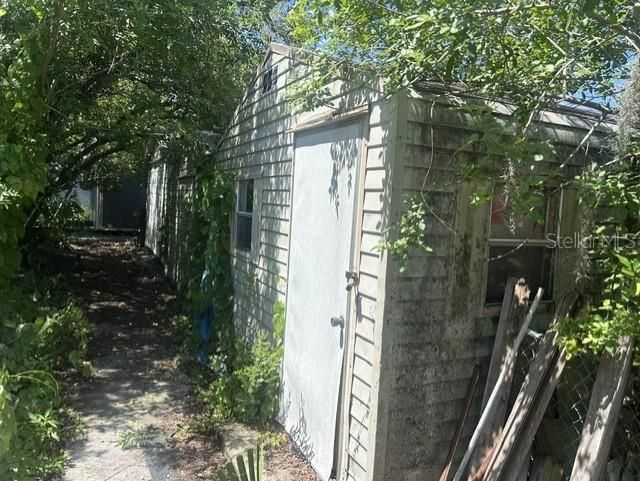 Active With Contract: $179,000 (2 beds, 2 baths, 1230 Square Feet)