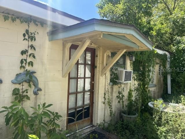 Active With Contract: $179,000 (2 beds, 2 baths, 1230 Square Feet)