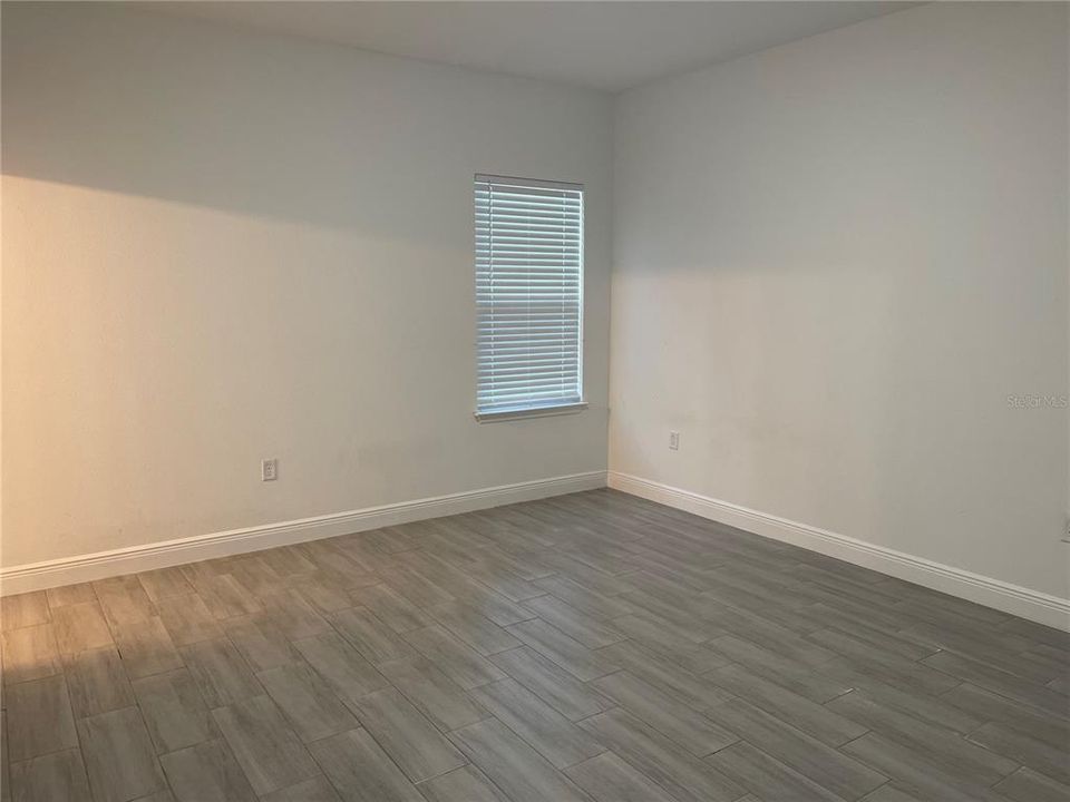 Под контрактом: $1,750 (4 спален, 2 ванн, 1586 Квадратных фут)