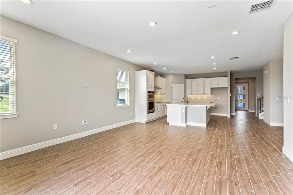 Под контрактом: $784,819 (6 спален, 4 ванн, 3412 Квадратных фут)