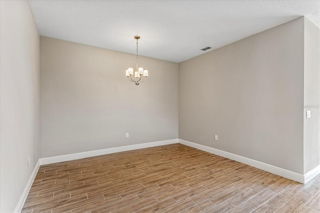 Под контрактом: $784,819 (6 спален, 4 ванн, 3412 Квадратных фут)