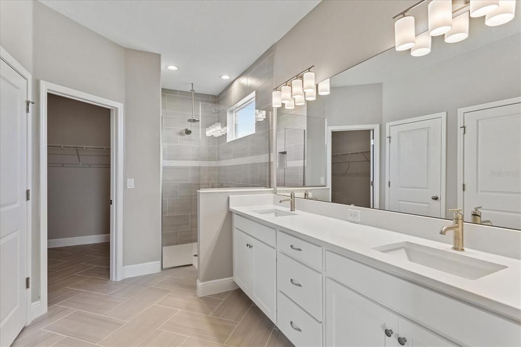 Под контрактом: $784,819 (6 спален, 4 ванн, 3412 Квадратных фут)