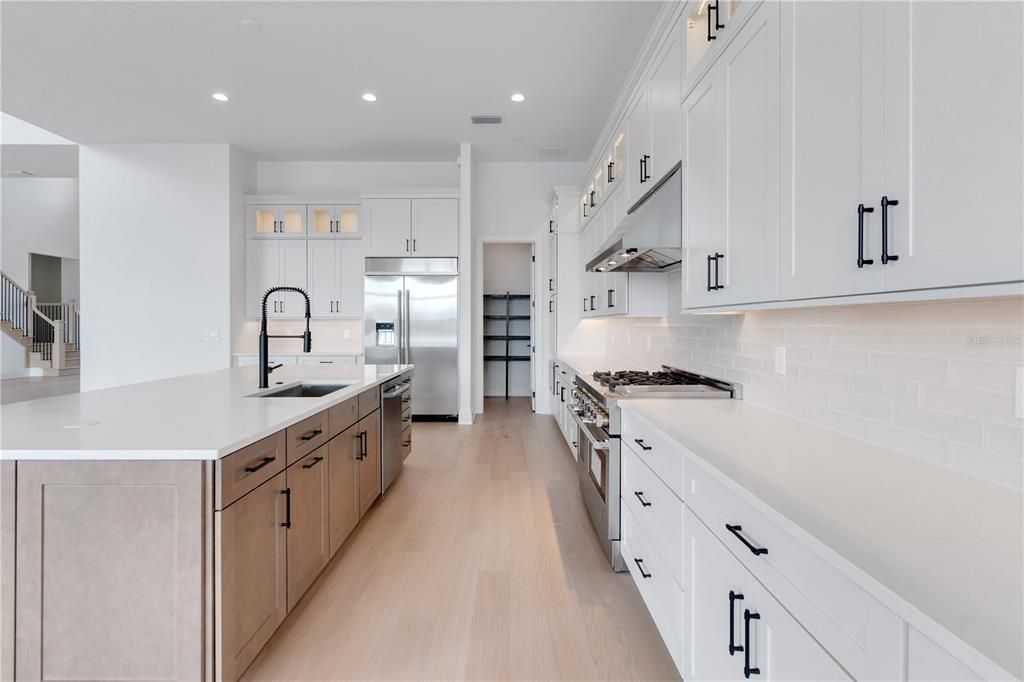 На продажу: $3,150,000 (5 спален, 6 ванн, 6632 Квадратных фут)