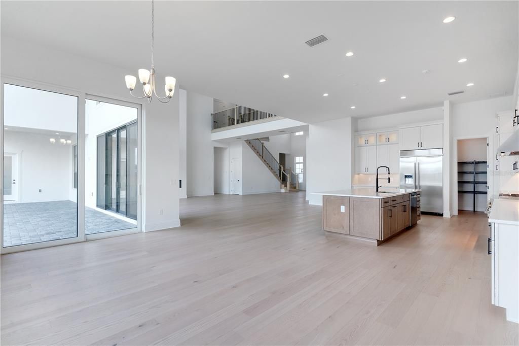 На продажу: $3,150,000 (5 спален, 6 ванн, 6632 Квадратных фут)