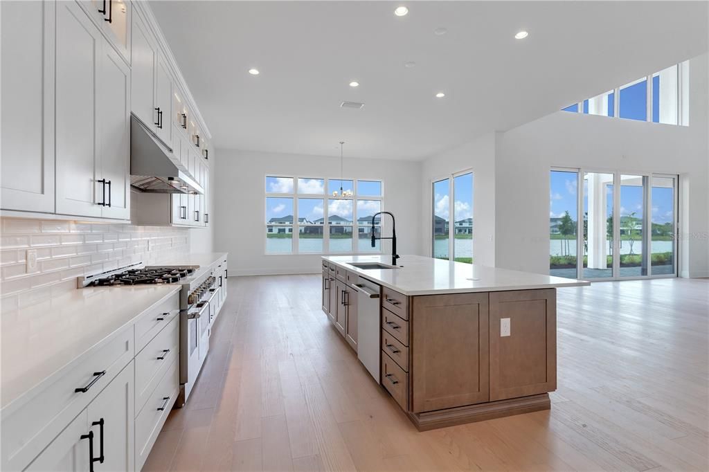 На продажу: $3,150,000 (5 спален, 6 ванн, 6632 Квадратных фут)