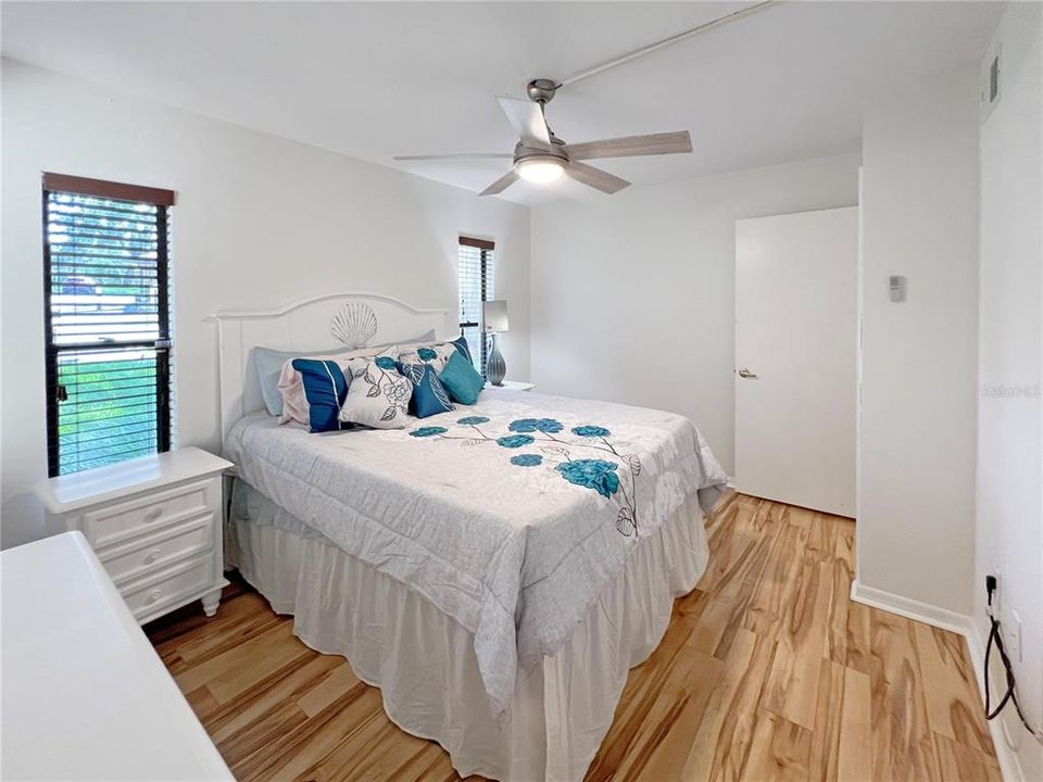 待售: $150,000 (2 贝兹, 2 浴室, 990 平方英尺)