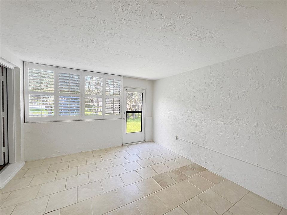 待售: $150,000 (2 贝兹, 2 浴室, 990 平方英尺)