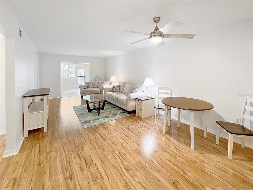 待售: $150,000 (2 贝兹, 2 浴室, 990 平方英尺)