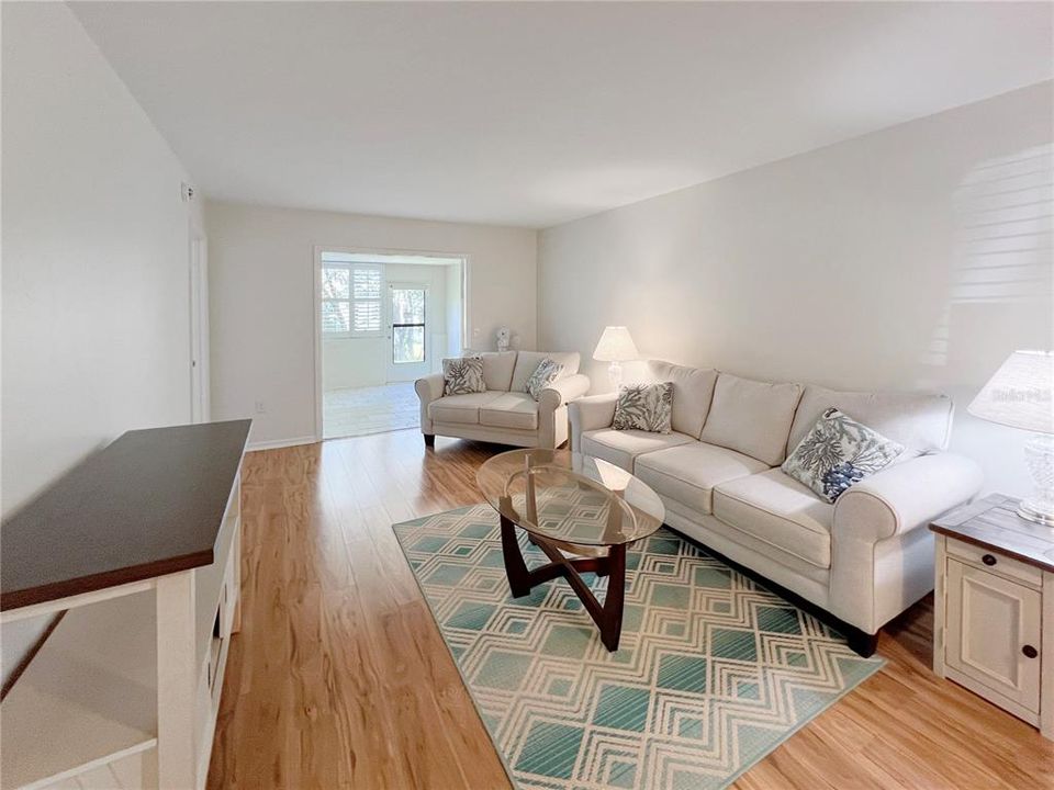 待售: $150,000 (2 贝兹, 2 浴室, 990 平方英尺)