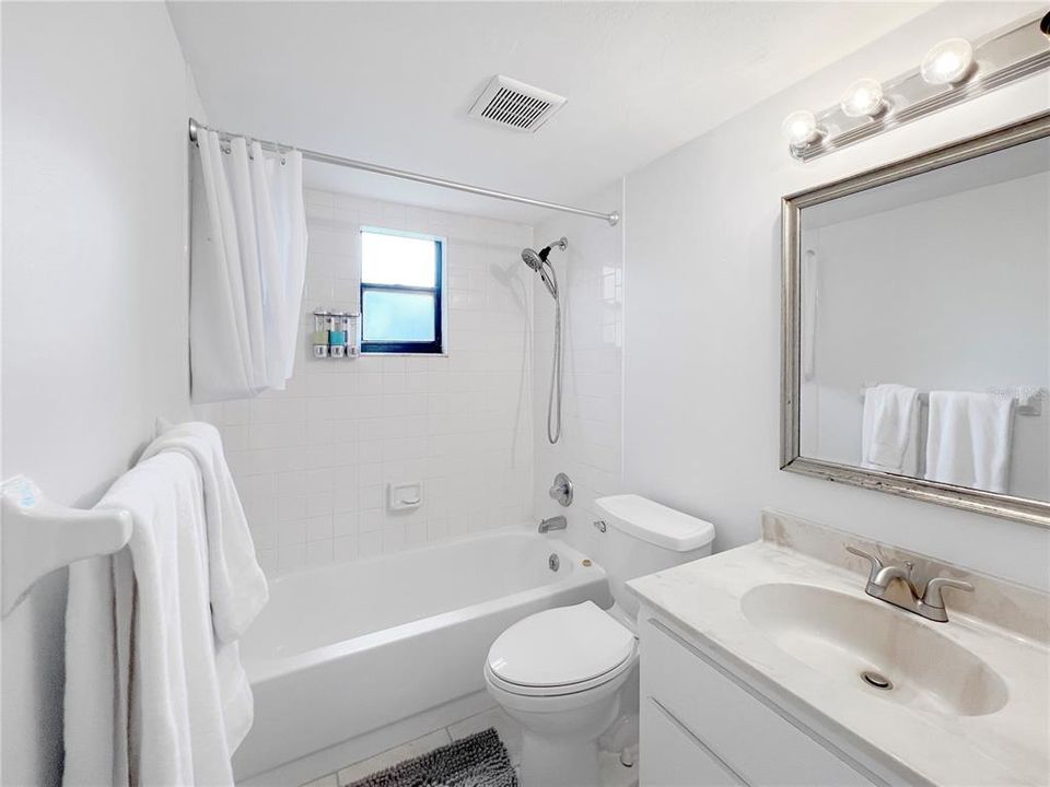 待售: $150,000 (2 贝兹, 2 浴室, 990 平方英尺)