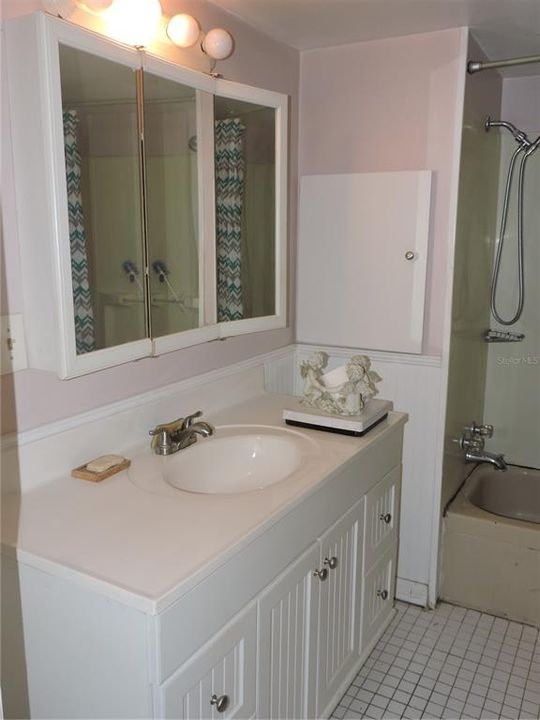 待售: $164,900 (2 贝兹, 1 浴室, 1166 平方英尺)