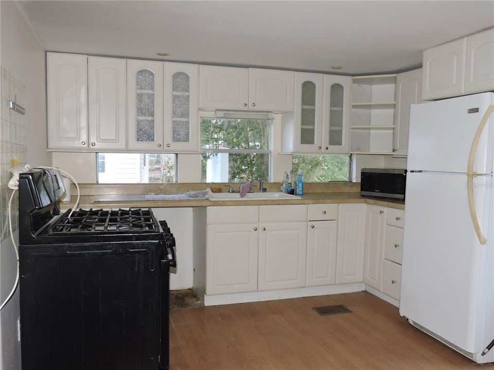 待售: $164,900 (2 贝兹, 1 浴室, 1166 平方英尺)