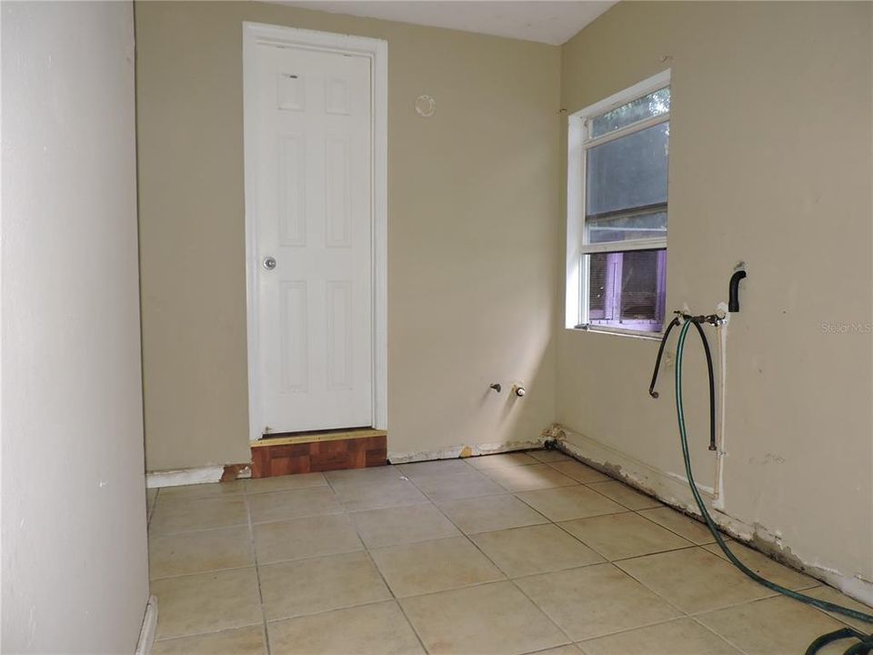 待售: $164,900 (2 贝兹, 1 浴室, 1166 平方英尺)