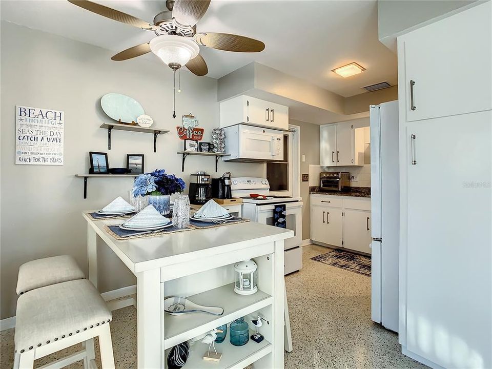 For Rent: $2,900 (2 beds, 2 baths, 1184 Square Feet)