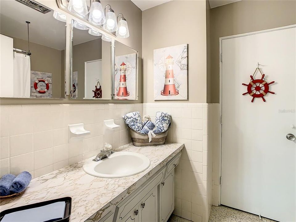 For Rent: $2,900 (2 beds, 2 baths, 1184 Square Feet)