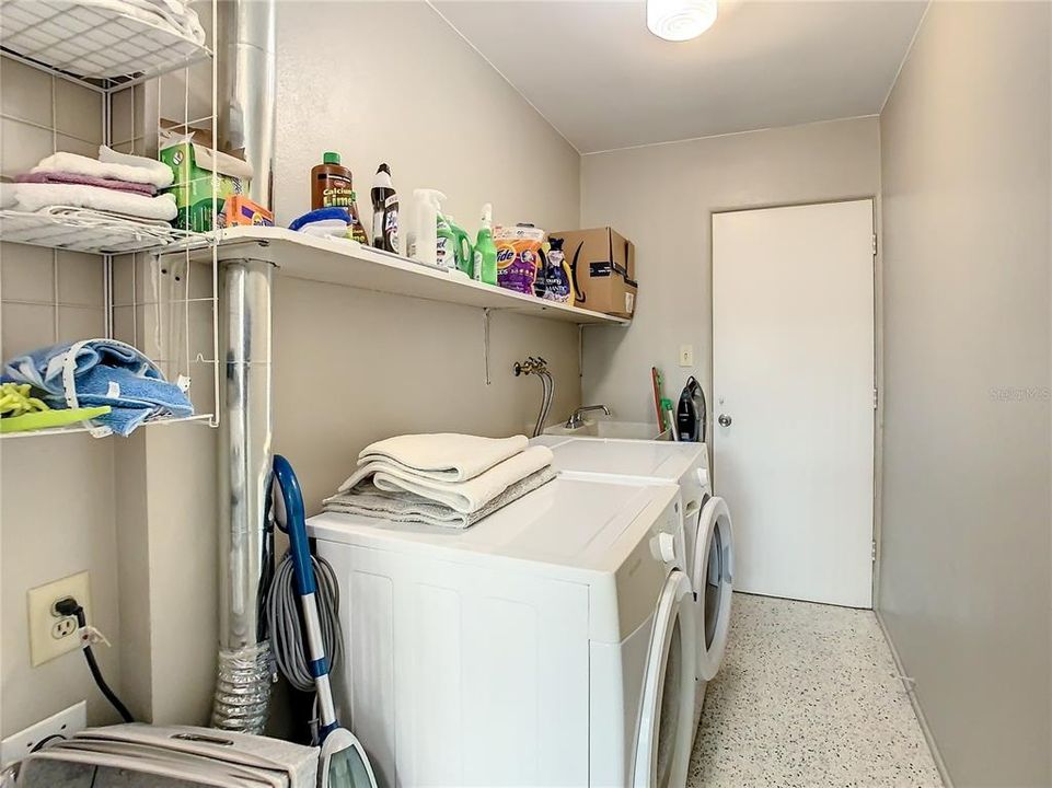 For Rent: $2,900 (2 beds, 2 baths, 1184 Square Feet)