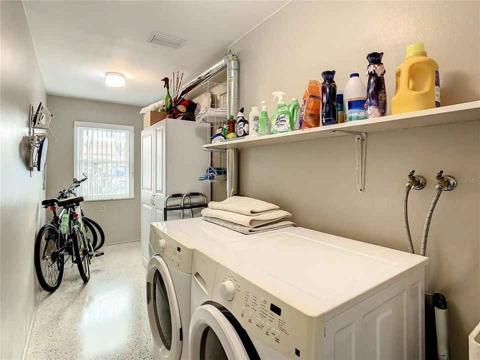 For Rent: $2,900 (2 beds, 2 baths, 1184 Square Feet)