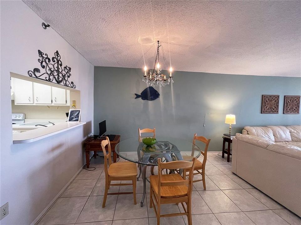 Под контрактом: $3,100 (2 спален, 2 ванн, 1100 Квадратных фут)