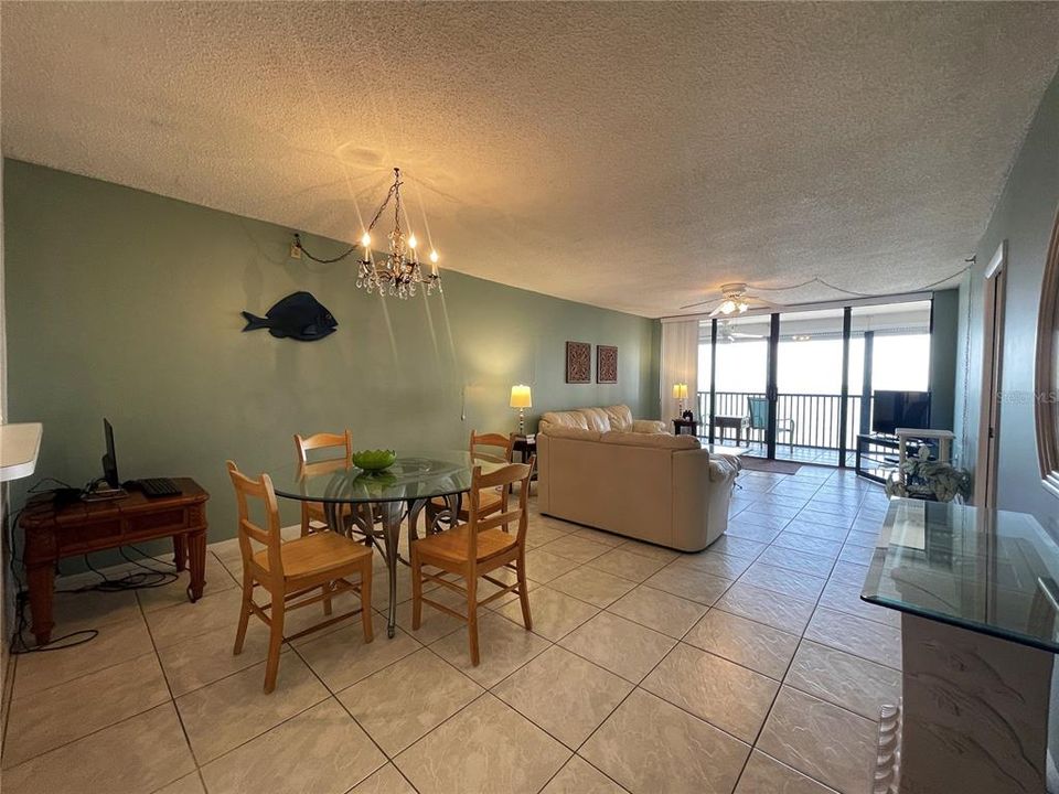 Под контрактом: $3,100 (2 спален, 2 ванн, 1100 Квадратных фут)