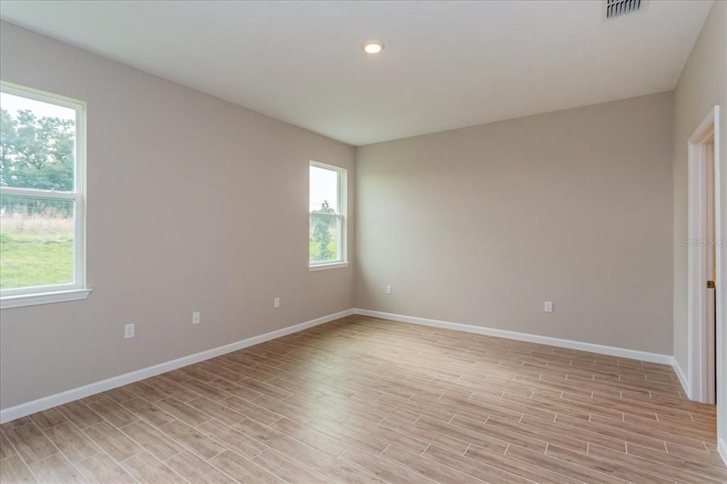 合同活跃: $878,140 (5 贝兹, 4 浴室, 3446 平方英尺)