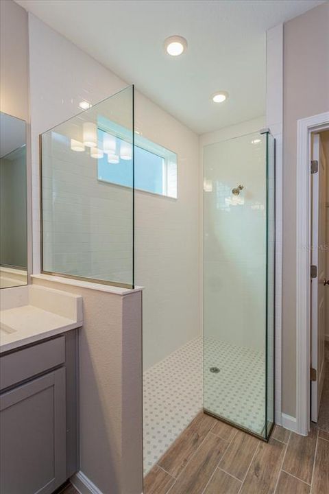 合同活跃: $878,140 (5 贝兹, 4 浴室, 3446 平方英尺)