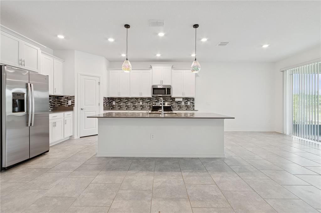 For Rent: $2,990 (3 beds, 2 baths, 2431 Square Feet)