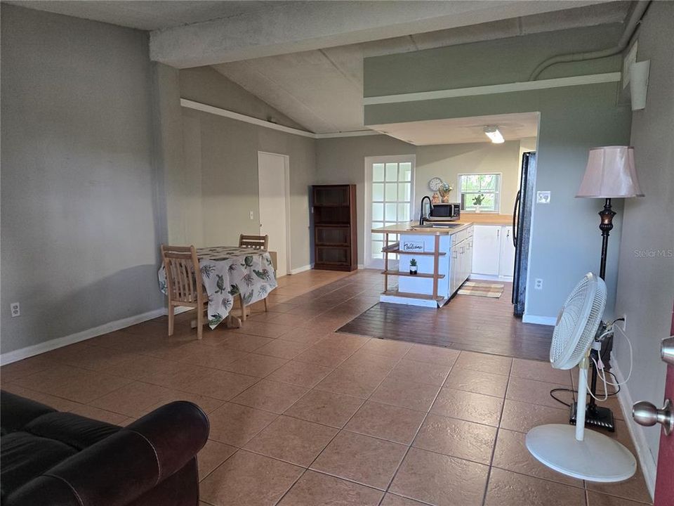 En Venta: $250,000 (2 camas, 1 baños, 900 Pies cuadrados)