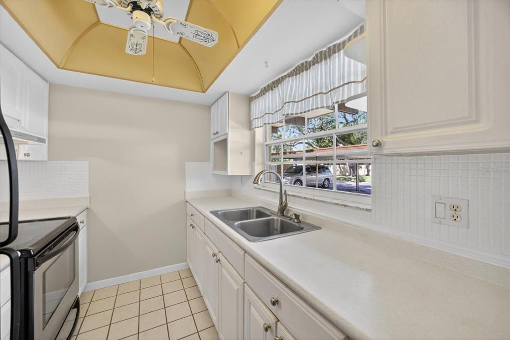 Под контрактом: $109,900 (1 спален, 1 ванн, 645 Квадратных фут)