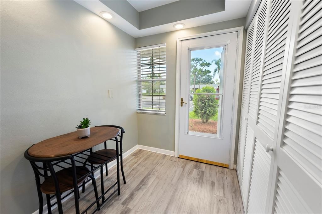 For Rent: $1,600 (1 beds, 1 baths, 954 Square Feet)