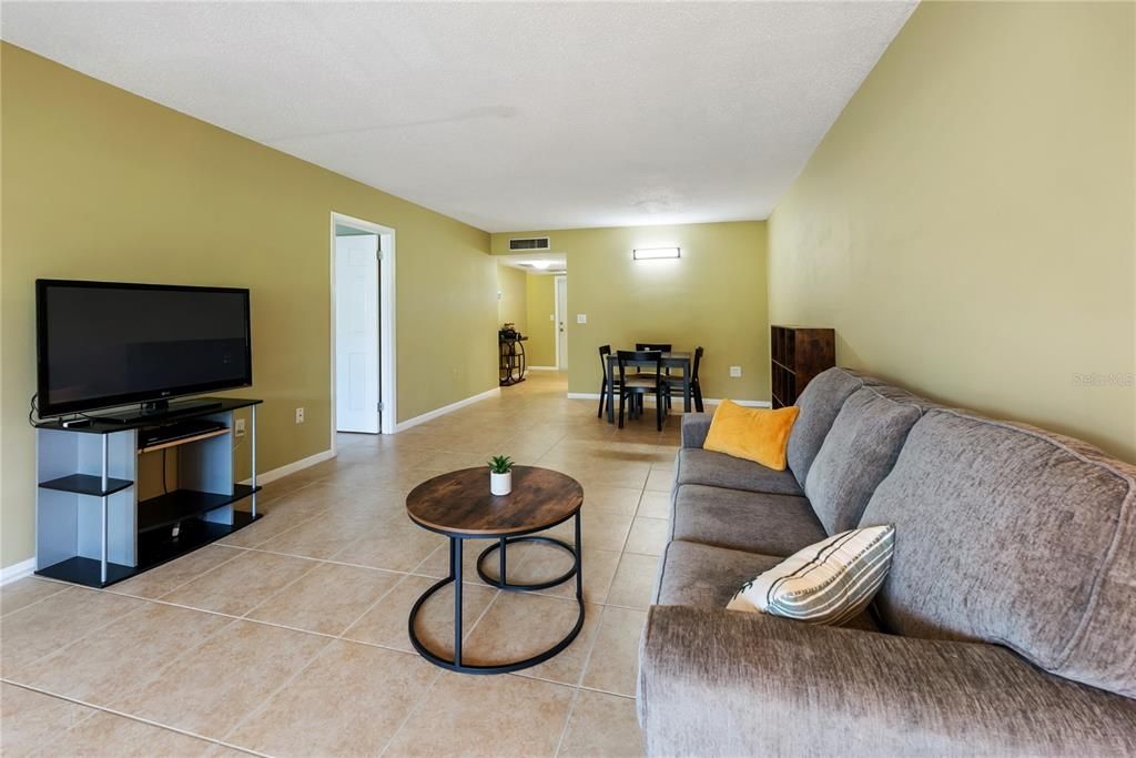 For Rent: $1,600 (1 beds, 1 baths, 954 Square Feet)