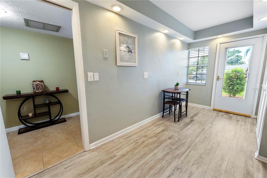 For Rent: $1,600 (1 beds, 1 baths, 954 Square Feet)