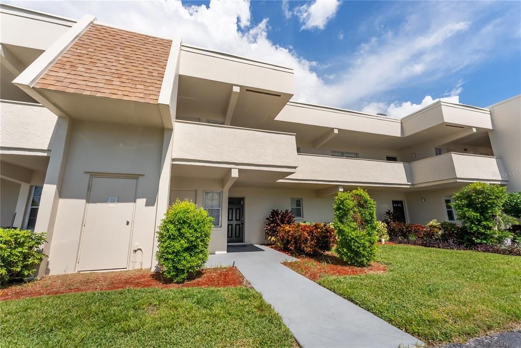 For Rent: $1,600 (1 beds, 1 baths, 954 Square Feet)